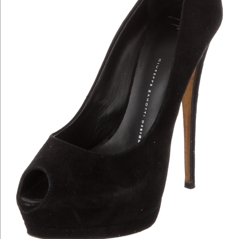 Black platform pumps